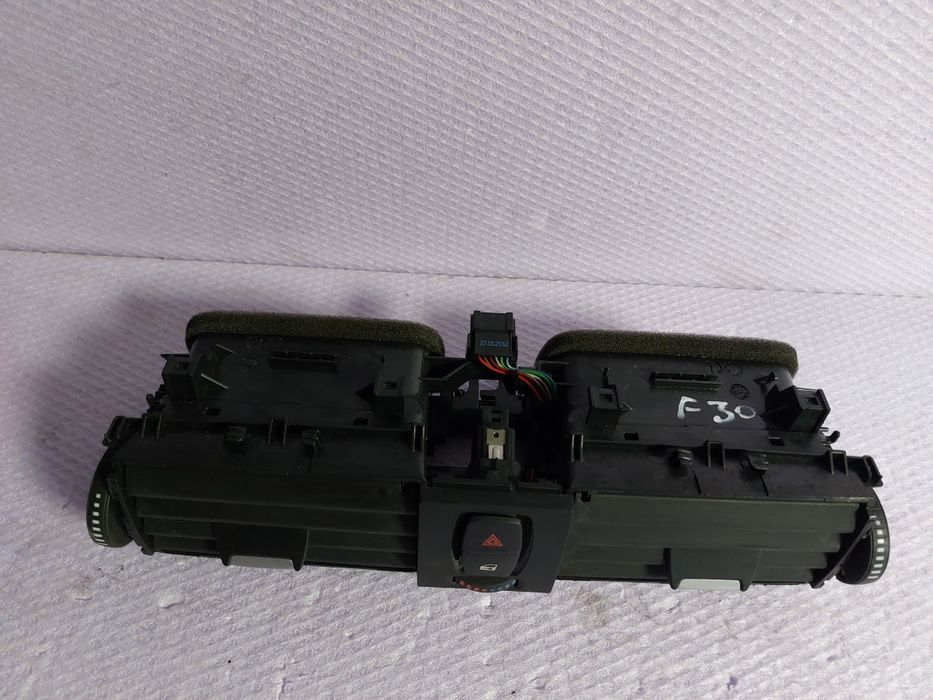 Grila bord ventilație BMW F30 F31 F32 F33 F36 Cod 9218552