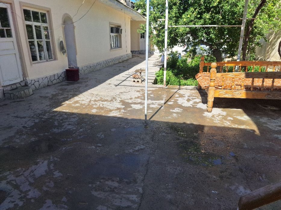 Обмен бор, Арзонга Эски шахарда Ховли сотилади, 3 хонали кв. Бартер бу