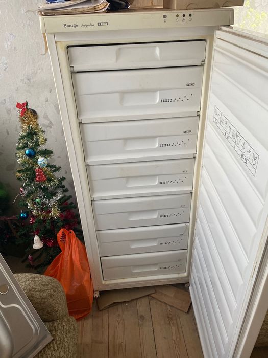 Продавам фризер Snaige