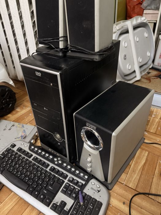 Блок, акустика, клавиатура, плеер