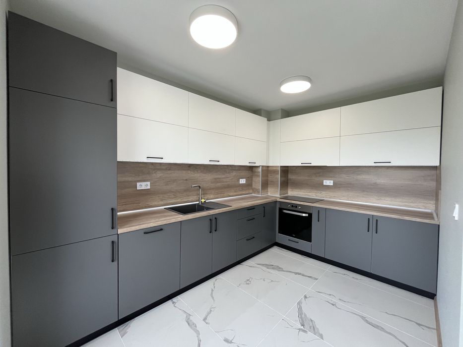 Продава се Тристаен апартамент в Пловдив, Христо Смирненски - 140 кв.м за 2500 €/кв.м - Снимка #9