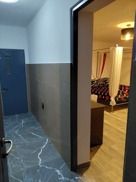 Inchiriez casuta recent renovata