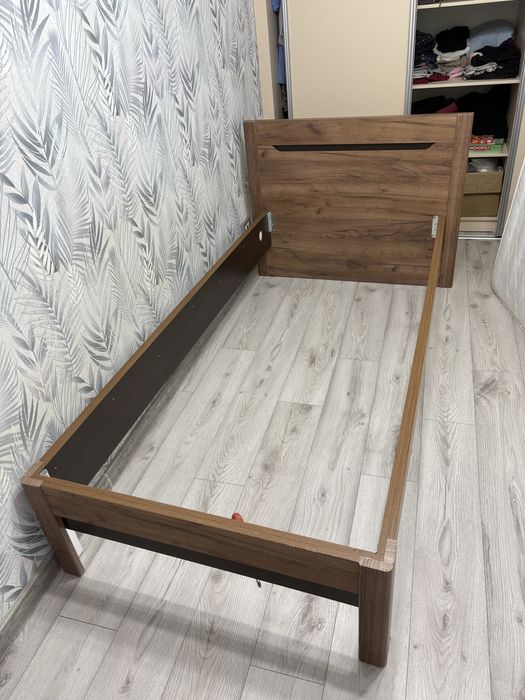 Продам каркас с матрасом