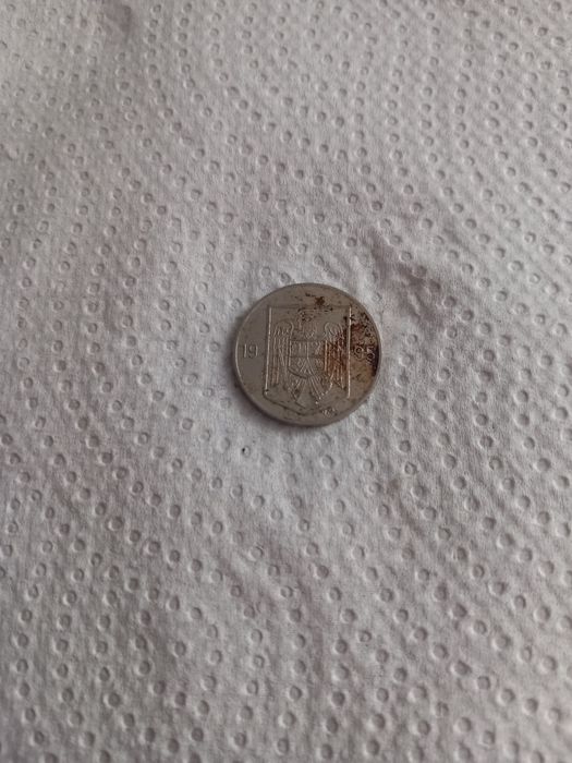 Vând monede vechi în stare foarte buna