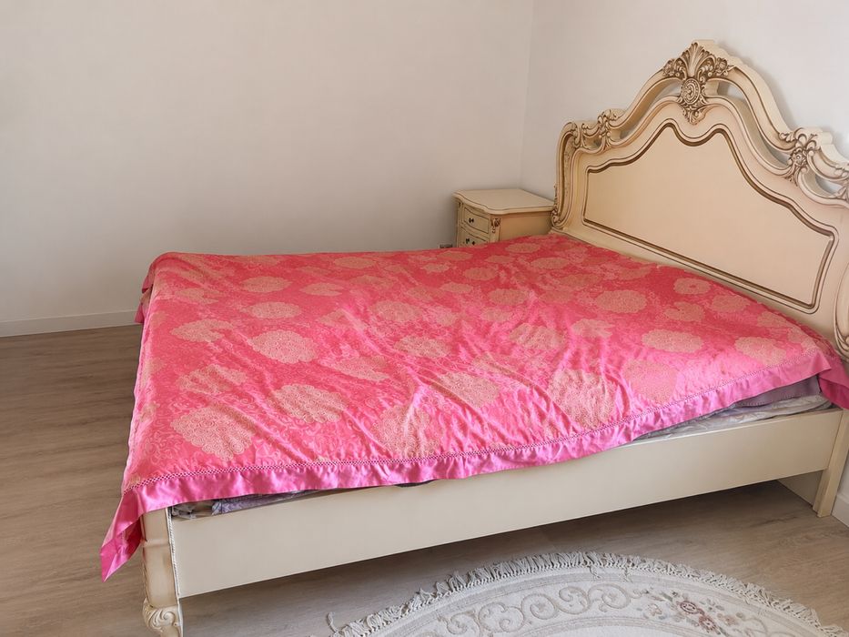 Продам спальный гарнитур