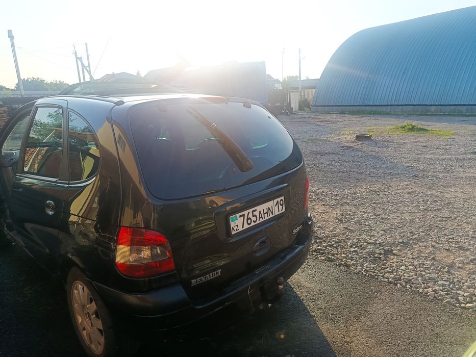Продам машину  Renault scenic megan