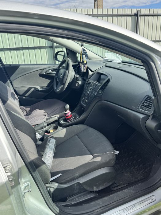 OPEL Astra 2011 — imagine 4