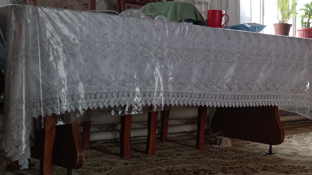 8 talik 2x1 Stol sotiladi.