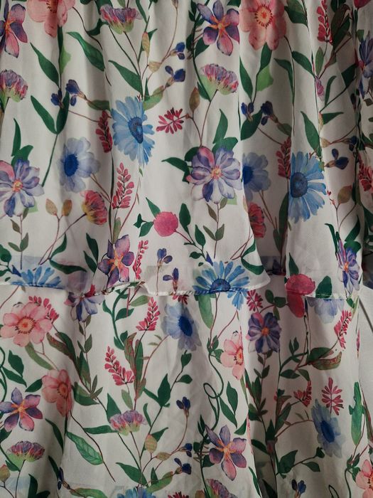 Rochie cu volane suprapuse