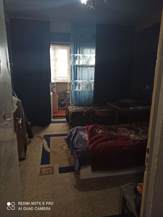 Продается 4 - х комнатная квартира.