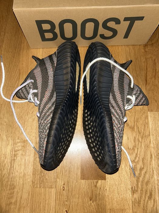 Yeezy 350 v2 Carbon Beluga 47 1/3