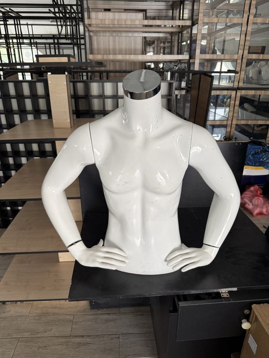 Mebel odejda v magazin