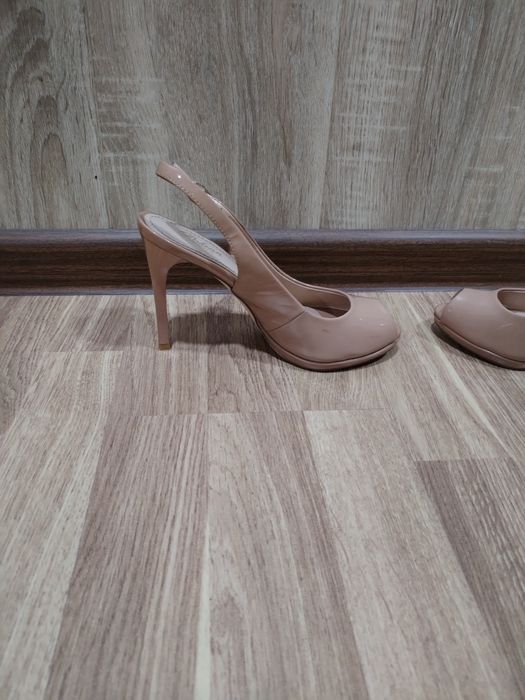 Босоножки Polann 35 р