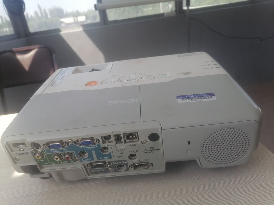 Proektor sotiladi 250$ EPSON