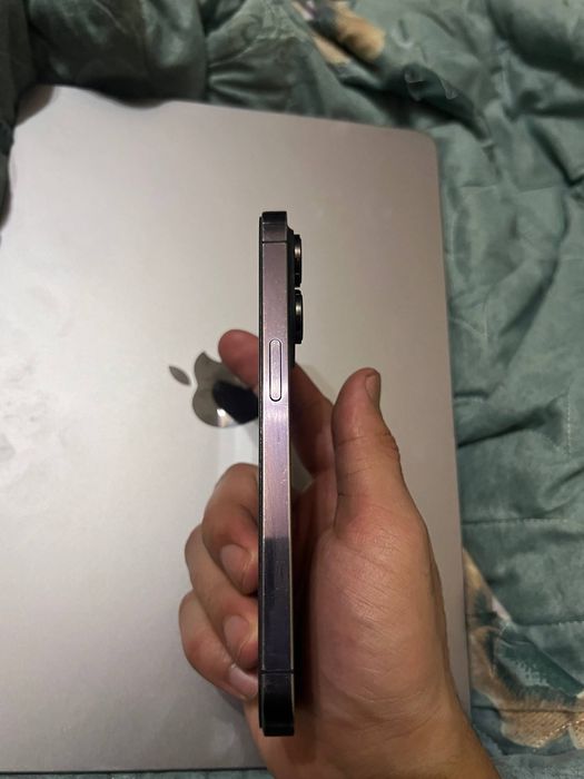 IPhone 14 Pro purple