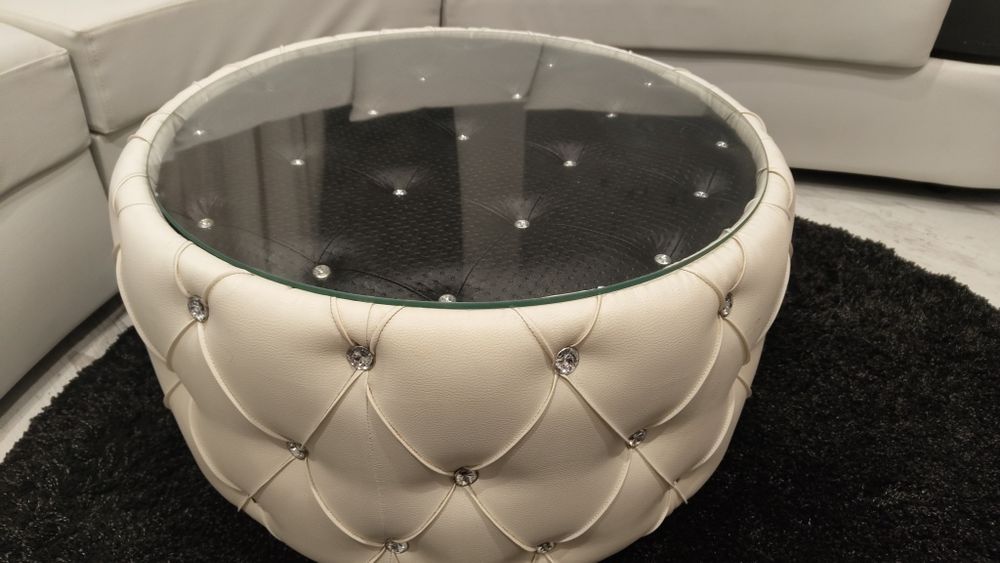 Холова гарнитура със холова маса