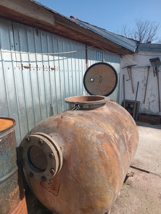 DE VÂNZARE bazin pentru vin.