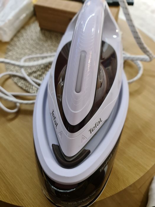 Tefal Express Essential Sistem de călcat cu aburi 5.2bar cu rezervor 1