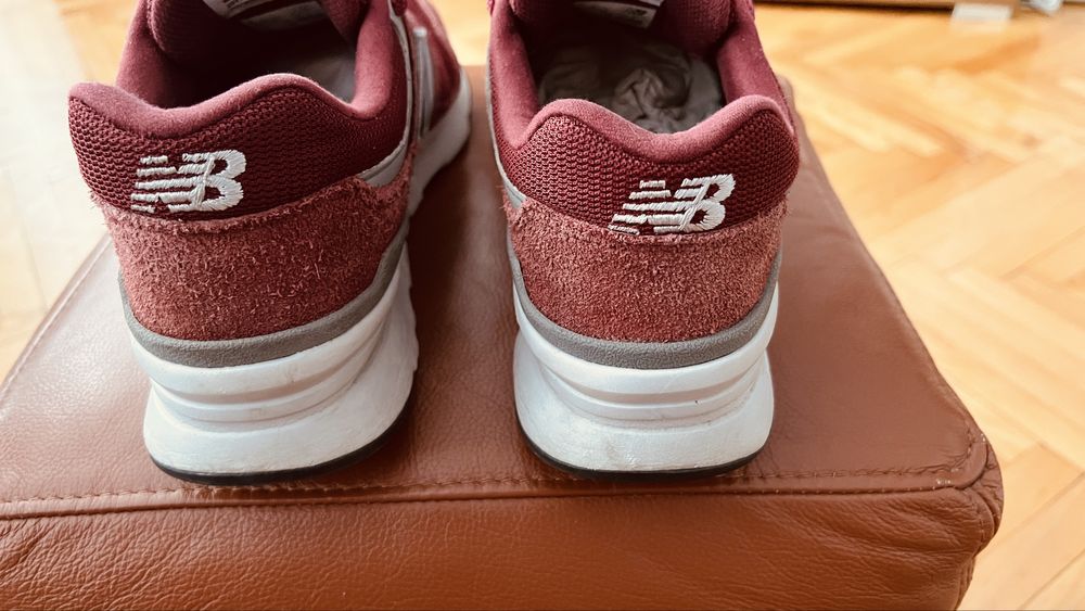 Vând New Balance 997H