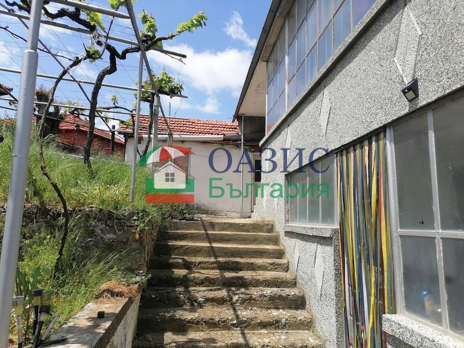 2-етажна къща 235 кв.м. + двор 1529 кв. м.+нива 2013 кв. м,с. Босилково,Общ. Сунгурларе,България