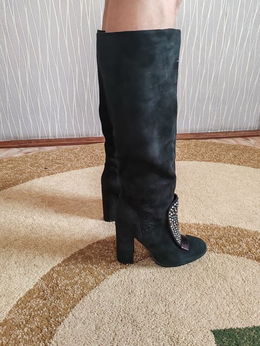 Продам замшевые сапоги