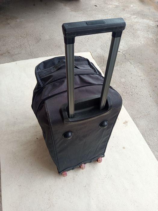 Продаётся / сумка дорожная / .