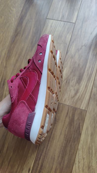 Дамски кецове Nike Venture Runner цвят бордо, 40 номер
