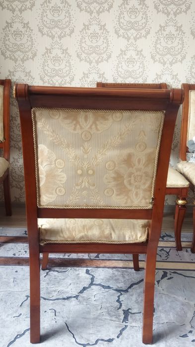 Деревянные стулья