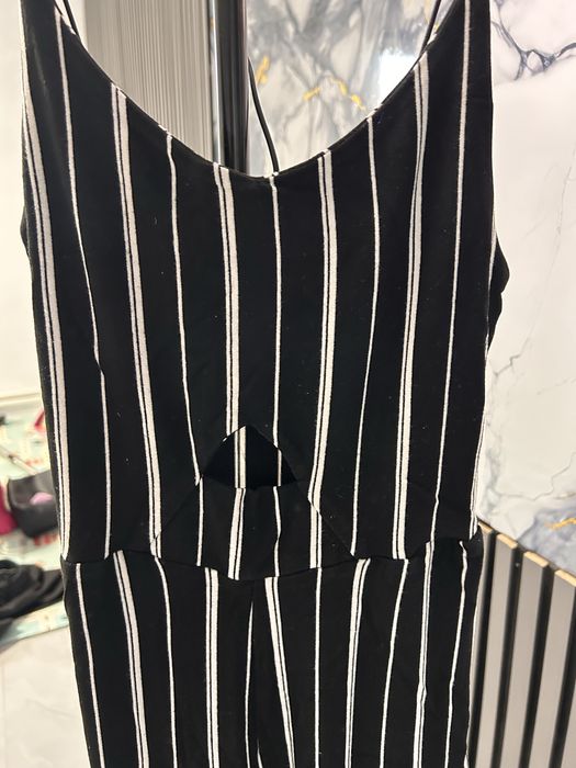 Vand rochie scurta si salopeta lunga in stare buna marimea xs
