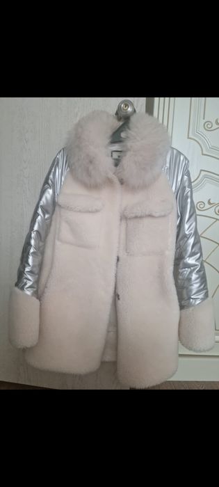 Продам куртку в отличном состоянии.