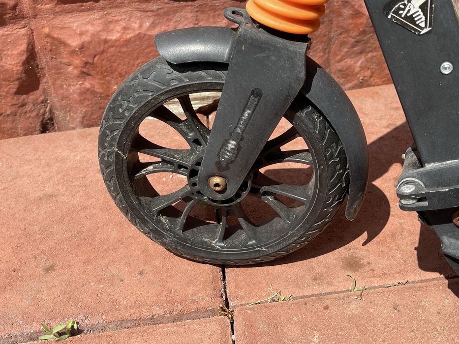 Trotineta cu frana pe disc