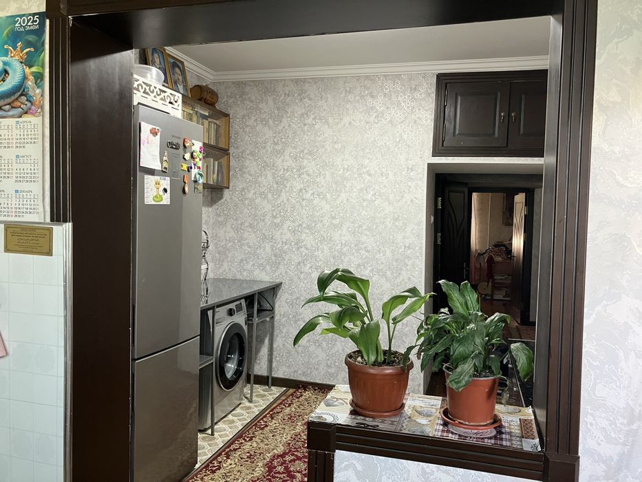 Продается 3/3/5 Сергели-4 балкон 2*6 хороший ремонт