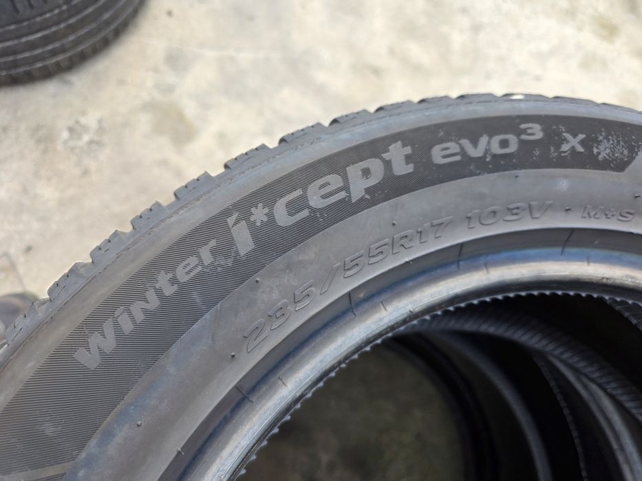 2бр Зимни гуми 235 55 17 - Hankook - DOT 2023