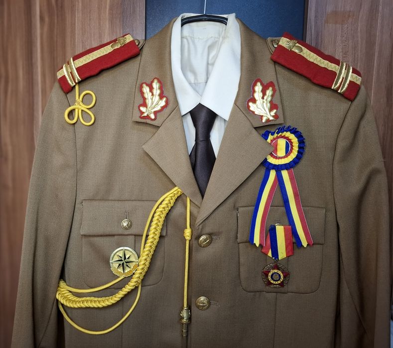 Costume militare Excepționale