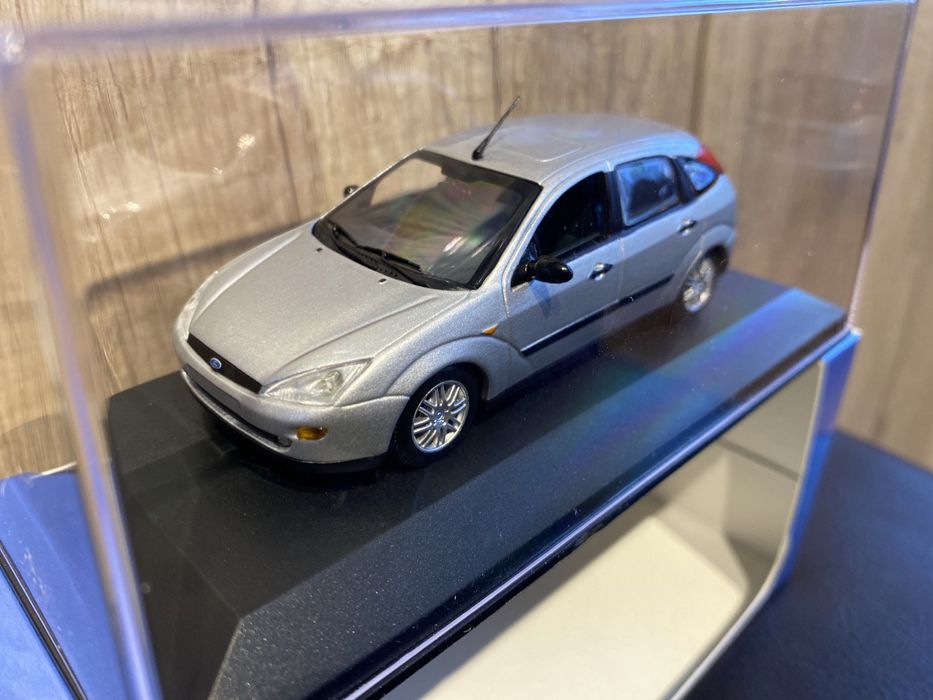 Minichamps Ford FOCUS an 1999 5 usi macheta metalică scara 1:43