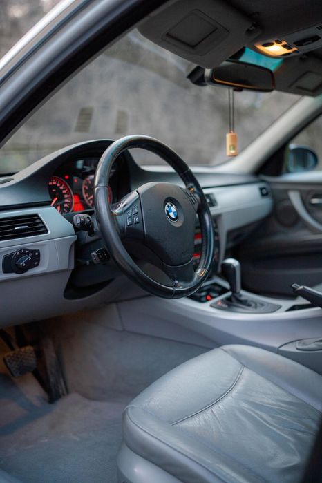 BMW 325i (218hp) Automat | ПАНОРАМА | Напълно Обслужена!