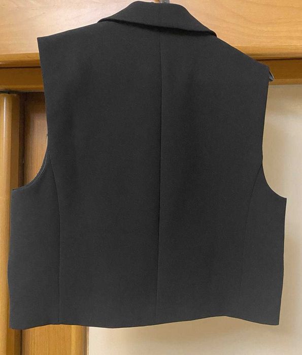 Черная жилетка Zara