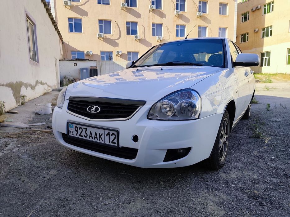 Автомобиль лада приора продам