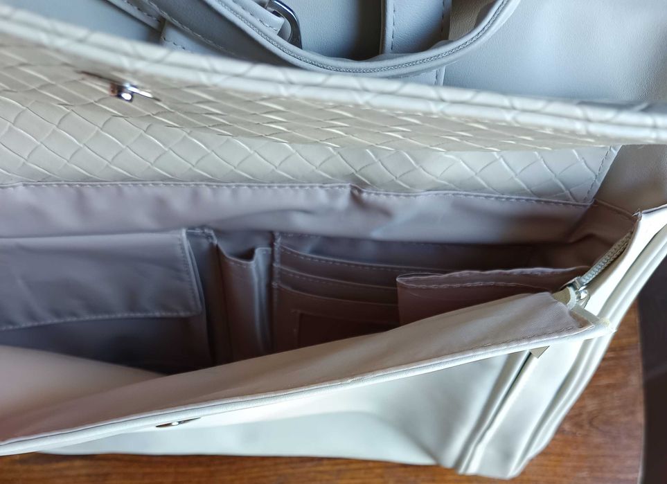 Дамска бяла чанта