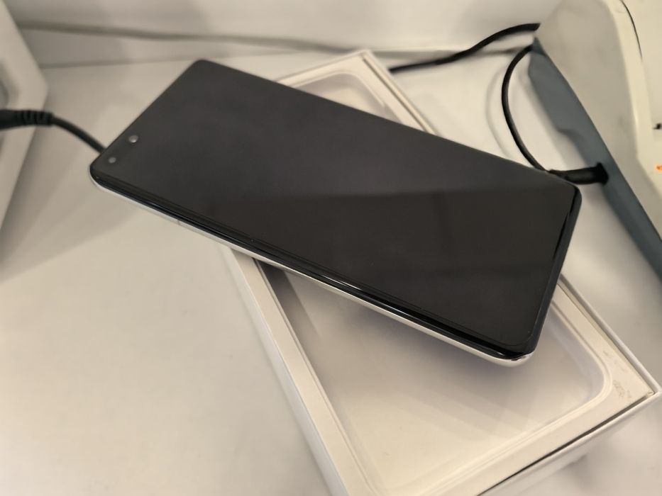 Продавам Huawei P40 Pro 256GB Dual Sim