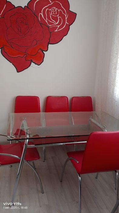 Продаю Стол и стулья