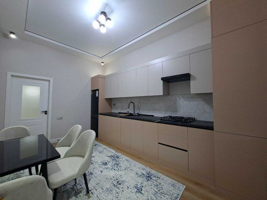 Срочно продается 3х комнатная люкс квартира на 4 этаже, в Самарканде