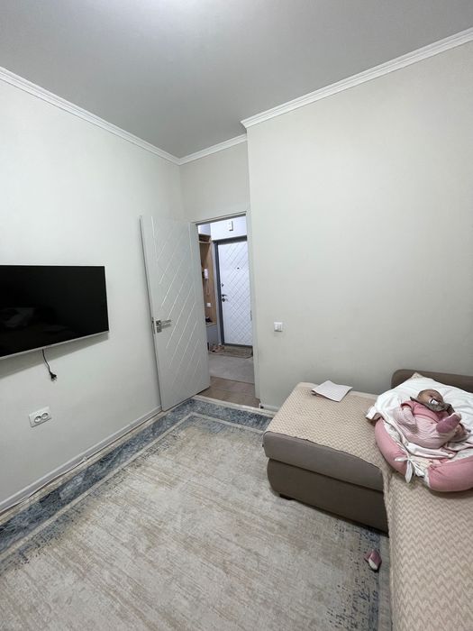 Srochna 2 xonalik kvartira sotiladi