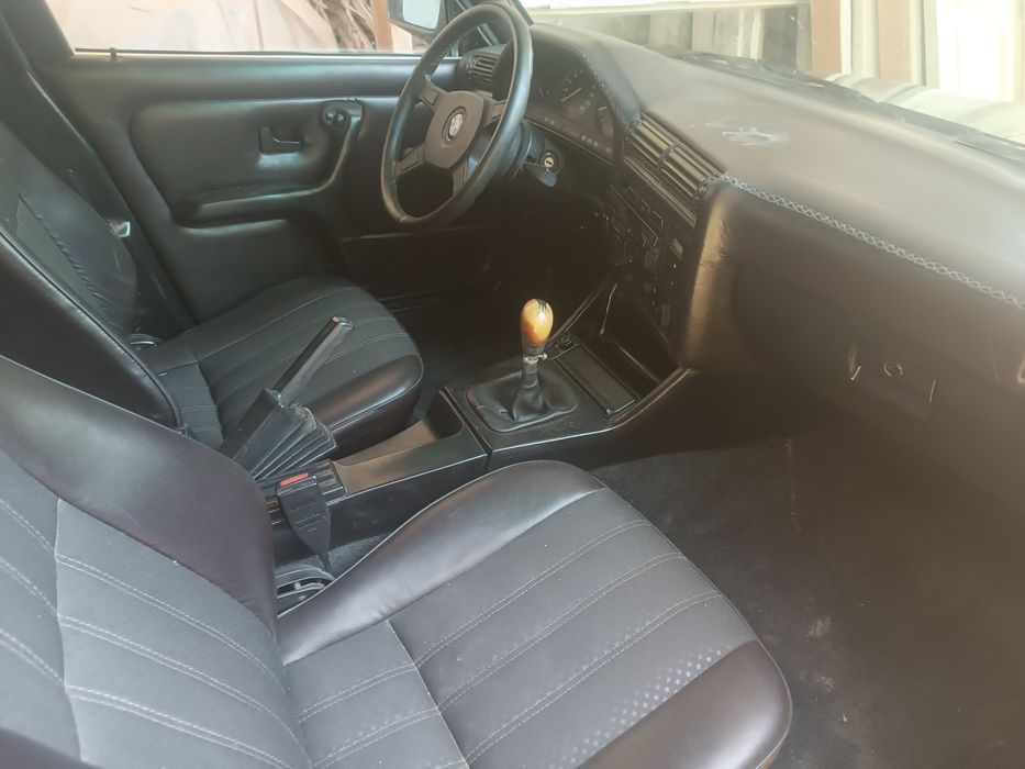 Автомашина BMW M20 E30