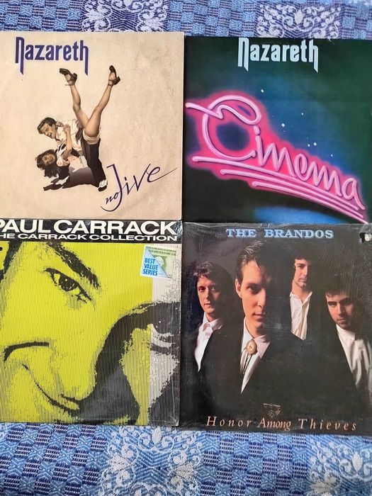 Виниловые пластинки разных направлений печатки а также форменные