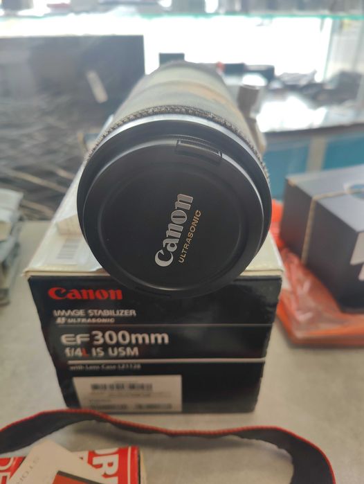 Фотоапарат Canon ЕQС 7D  и обектив Canon EF 300mm