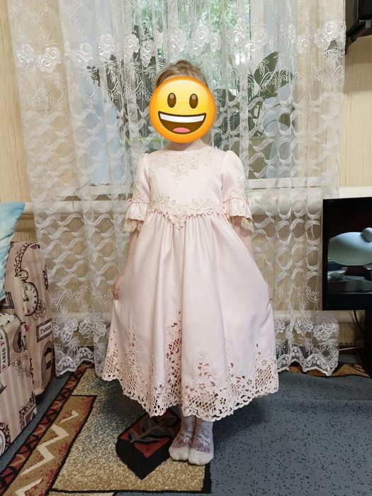 Продам платья на 6-7,8 лет.