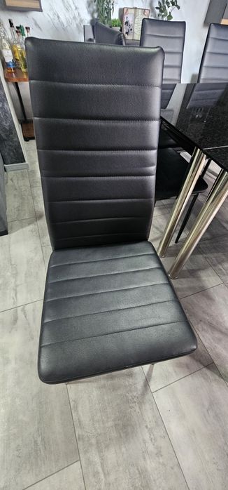 Стъклени маси за хол трапезария