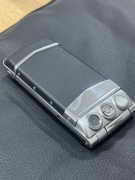 Телефон оригинал vertu  очень редкий модель