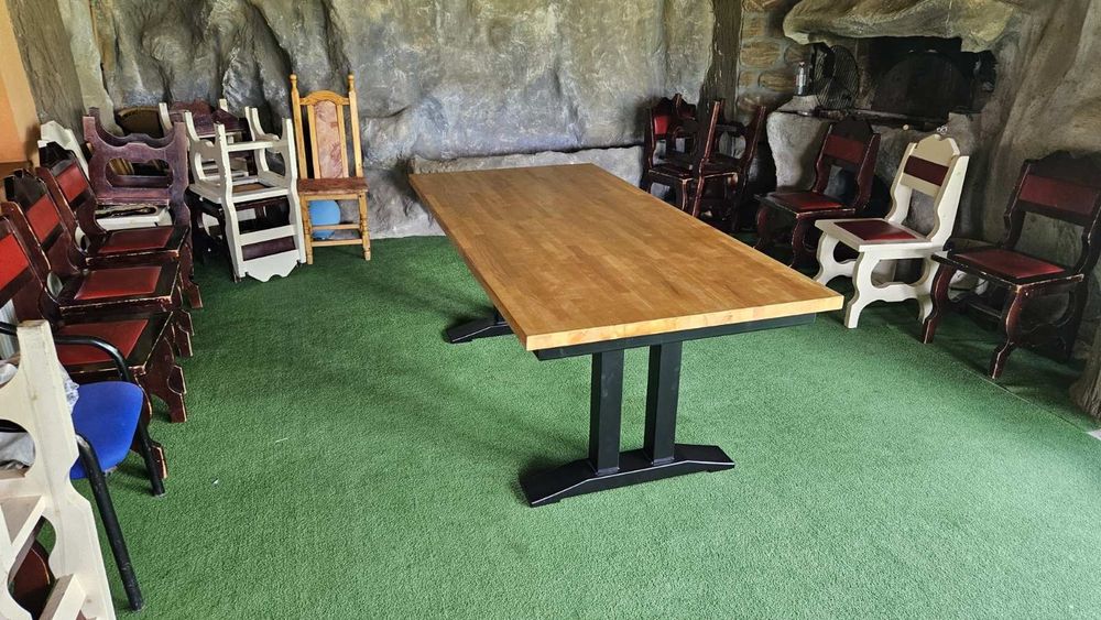 Трапезни маса от масив